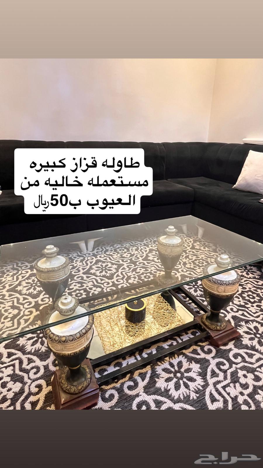 Five ceiling fans for 50, one large table for 5064471225109633112