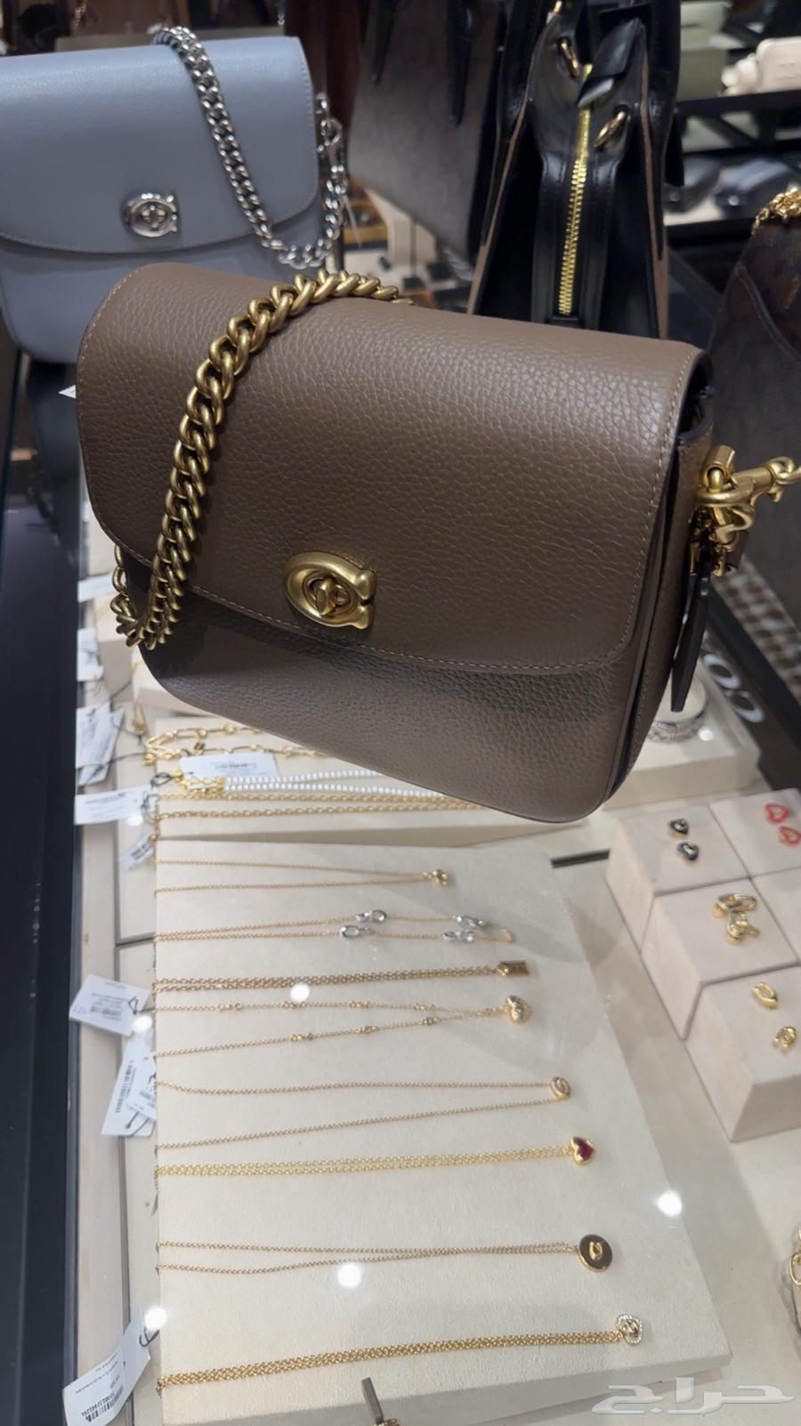 شنطة كوتش للبيع اصلية و جديدة64467158140033110