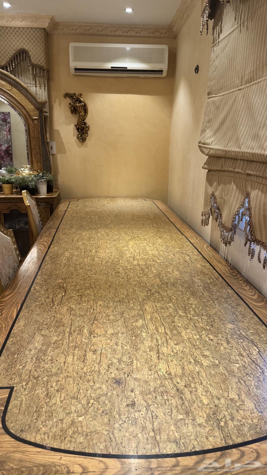 طاولة خشب فاخرة للبيع64467899456515114