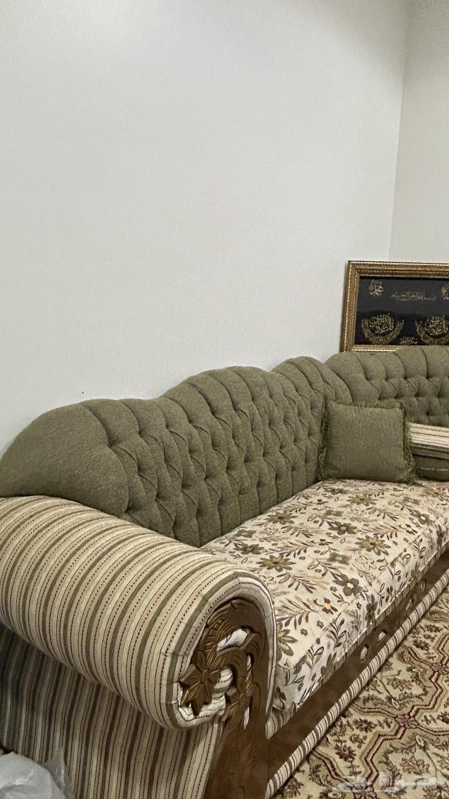 7-piece sofa and 5 Moroccan tables64468722302337110