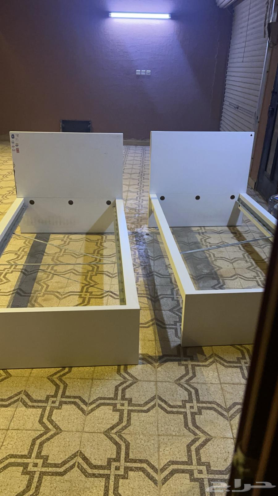 تلفزيون سامسونج وسرير ايكيا وطاوله وكنب64464437114499112