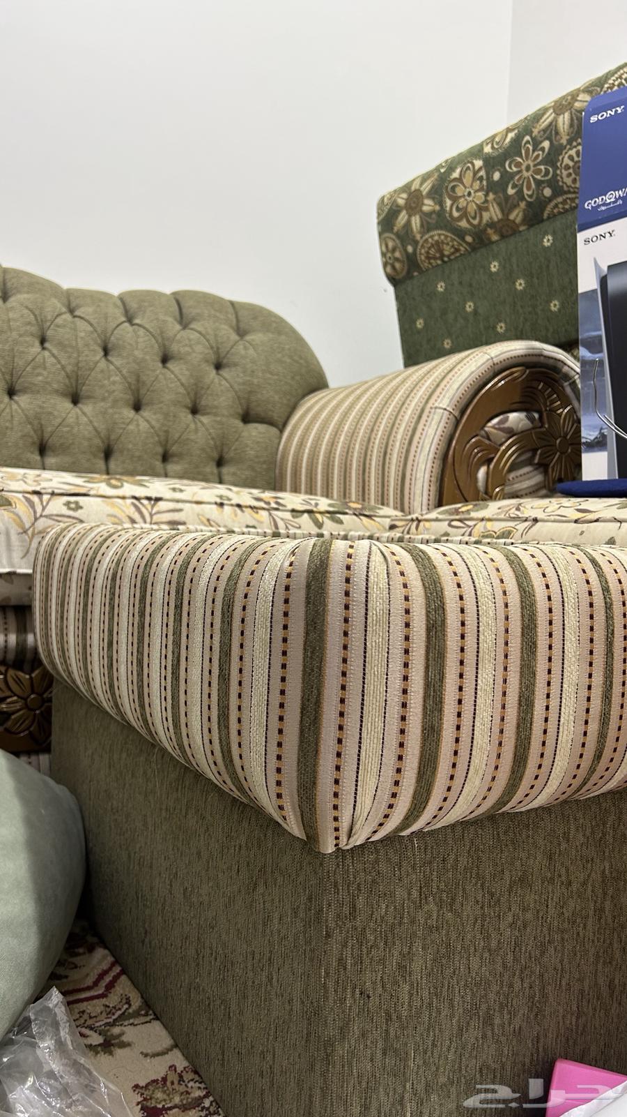 7-piece sofa and 5 Moroccan tables64468722302337114