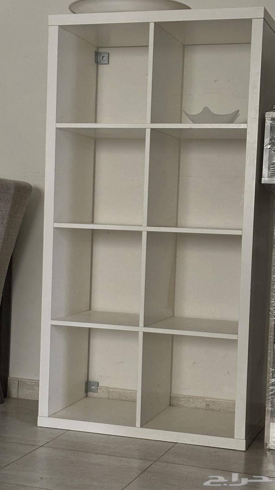 An elegant IKEA bookshelf64456032805122111
