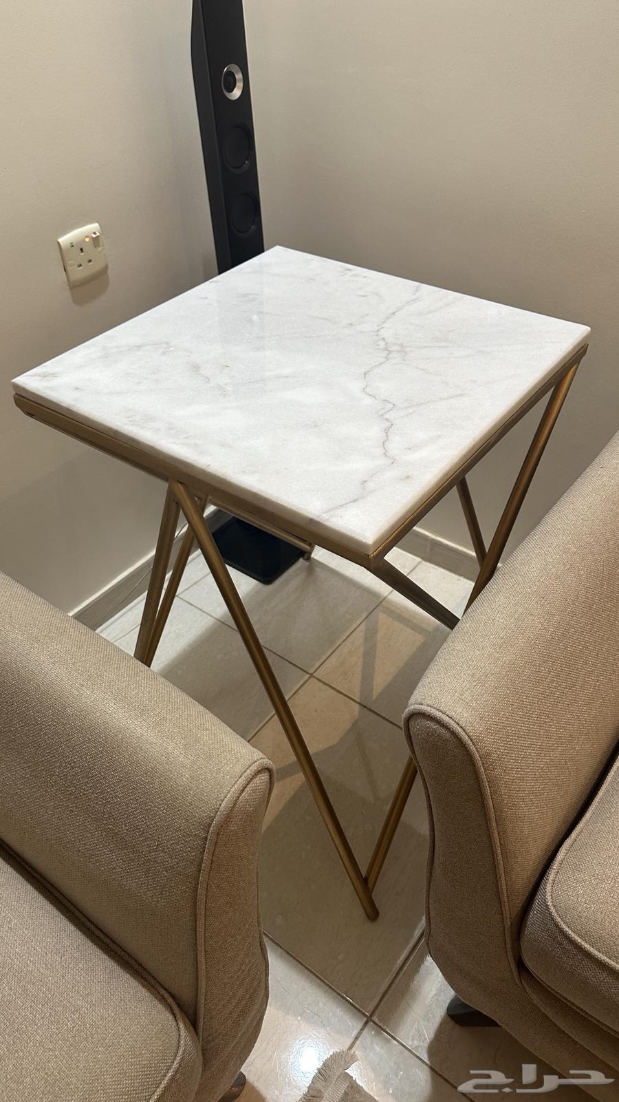 Tables and Console64519059834371111