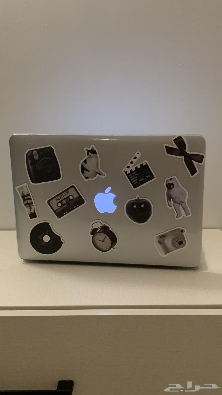 MacBook laptop with little use, almost new, 2000 riyals64465254560130110