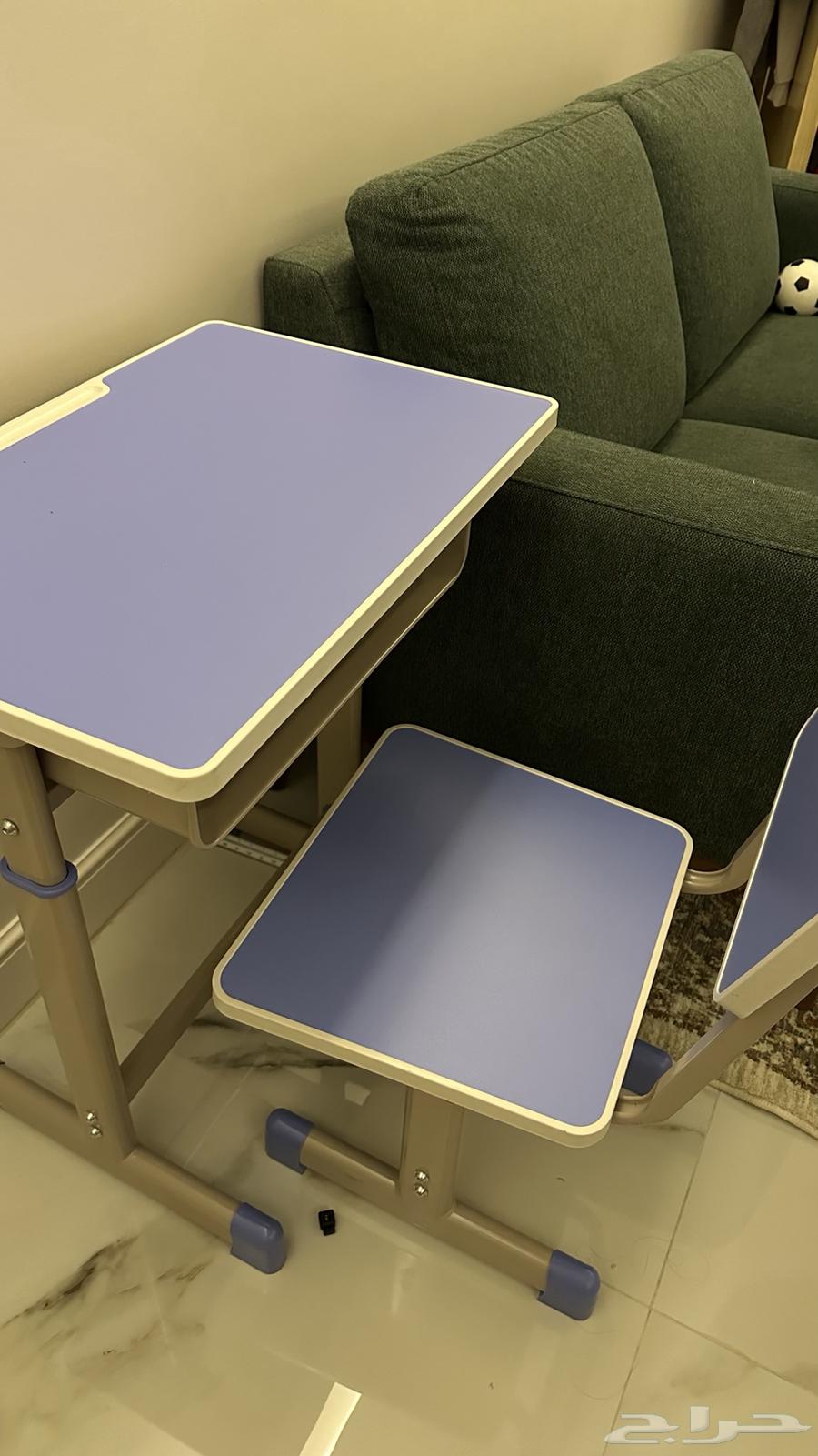 Children's study table without any use64470457010561111