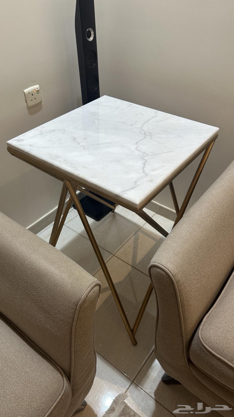 Tables and Console64519059834371110