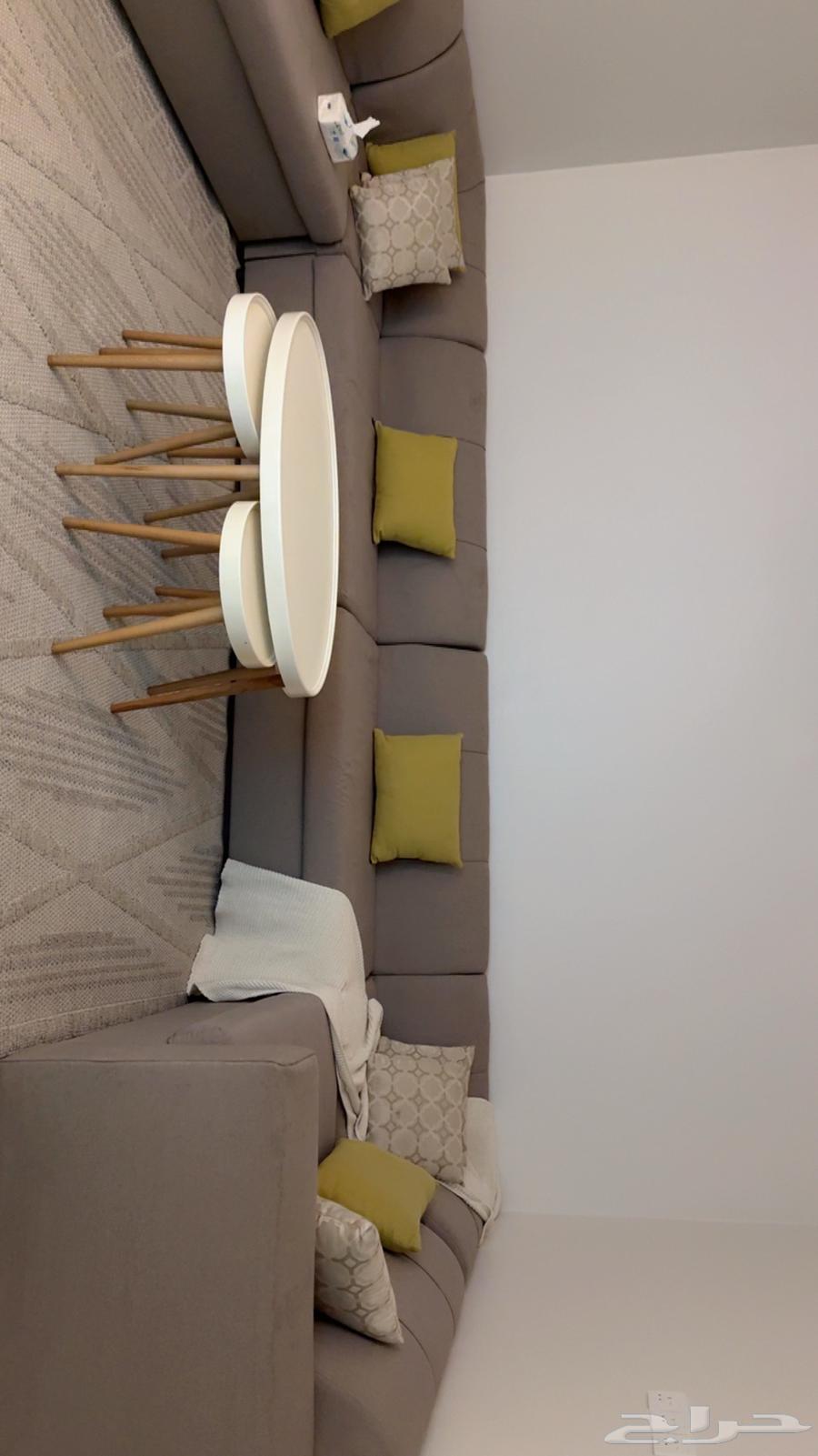 Selling a sofa set with a table set64470869809025112