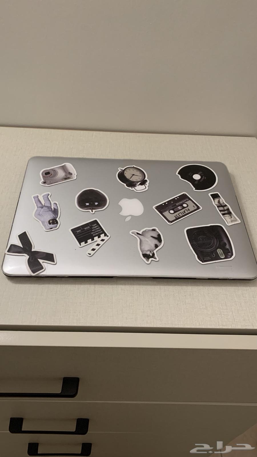 MacBook laptop with little use, almost new, 2000 riyals64465254560130113