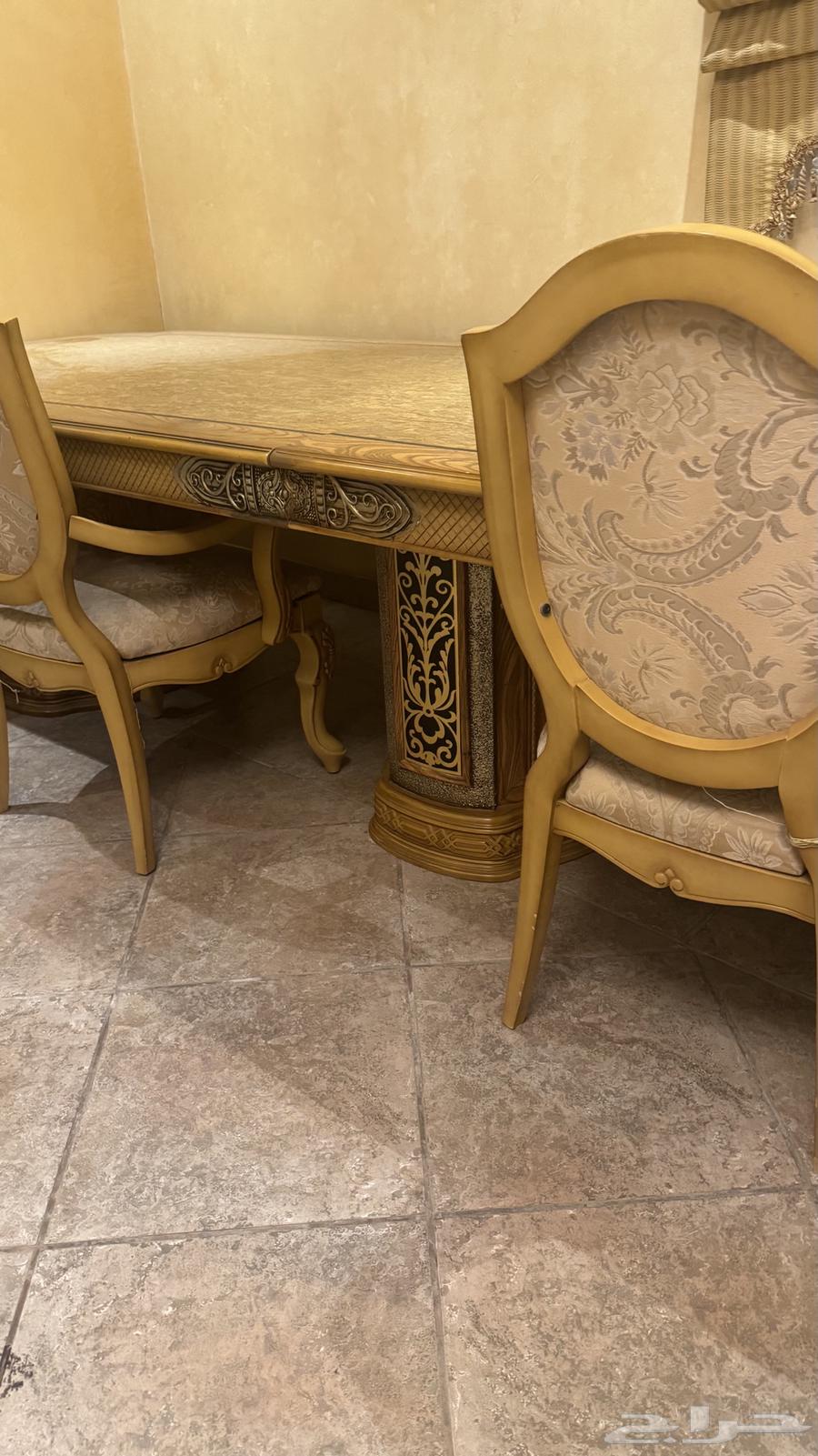 طاولة خشب فاخرة للبيع64467899456515112