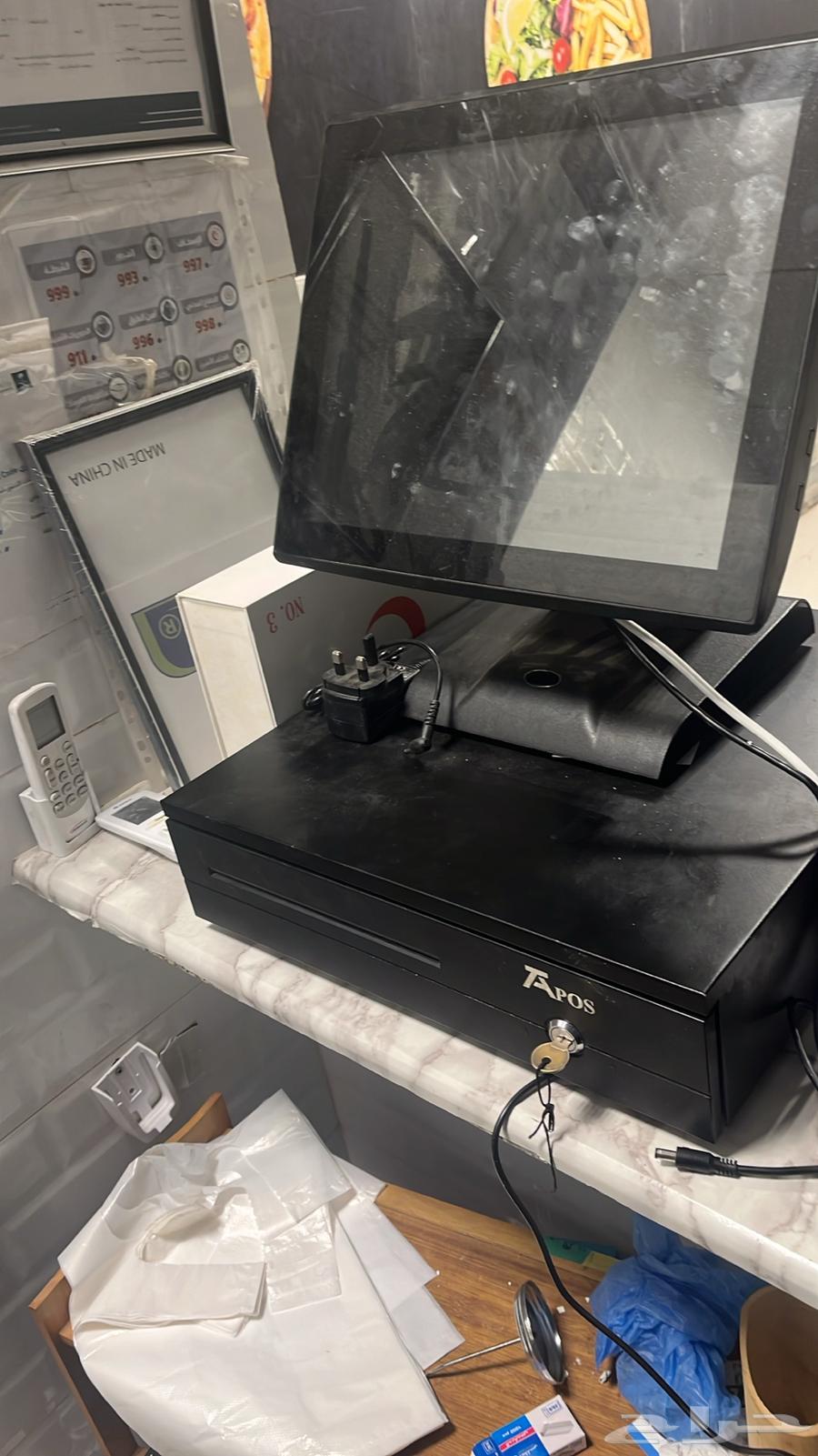 قلاية وطاولات وجهاز كاشير للبيع64467397482883113