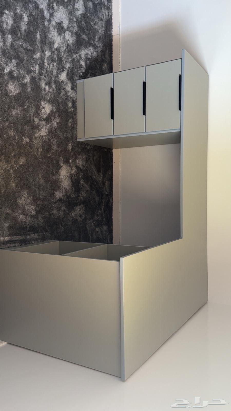 L-shaped table64466794908546112