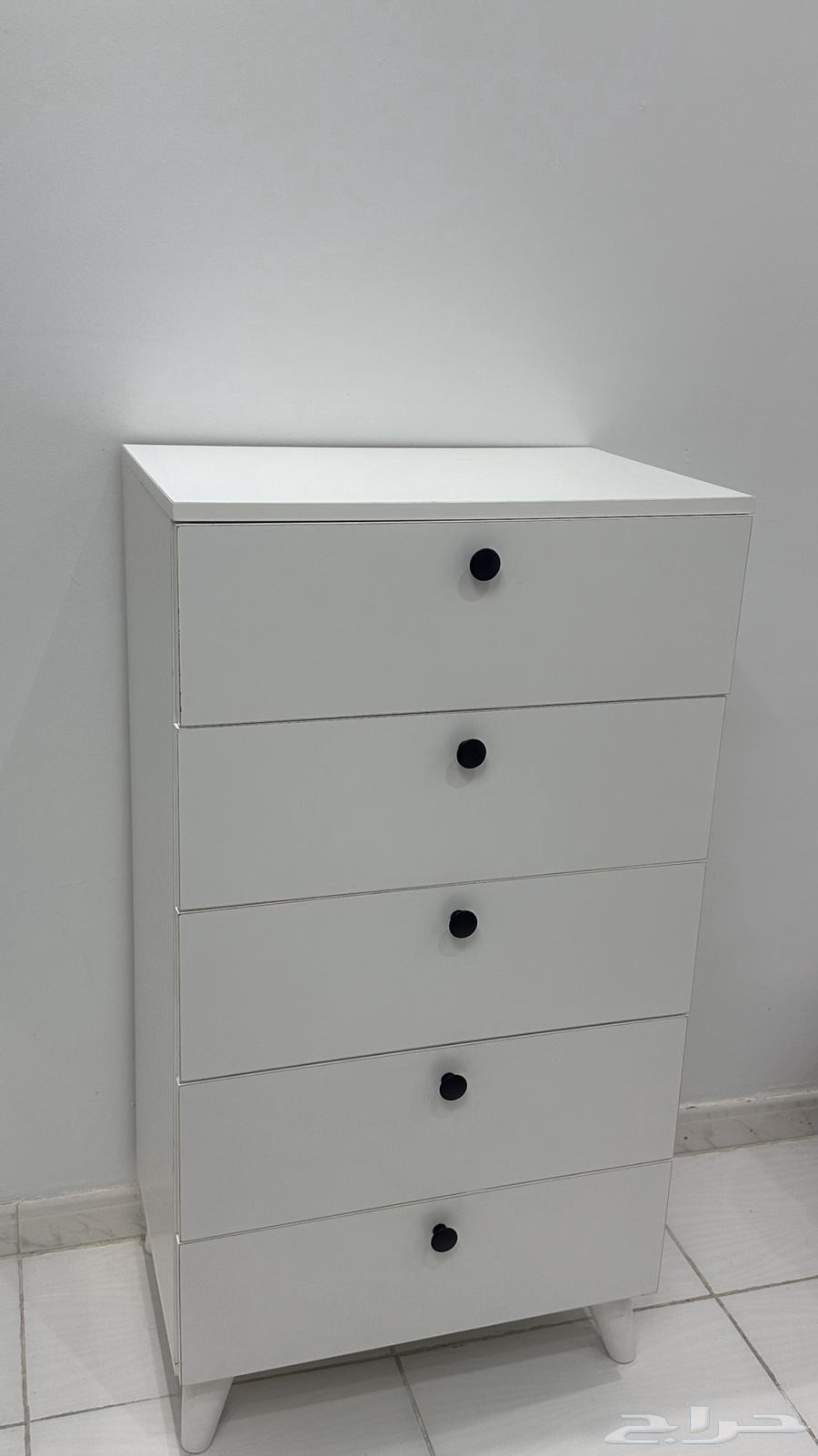 A side cabinet consisting of five drawers64465001436291111
