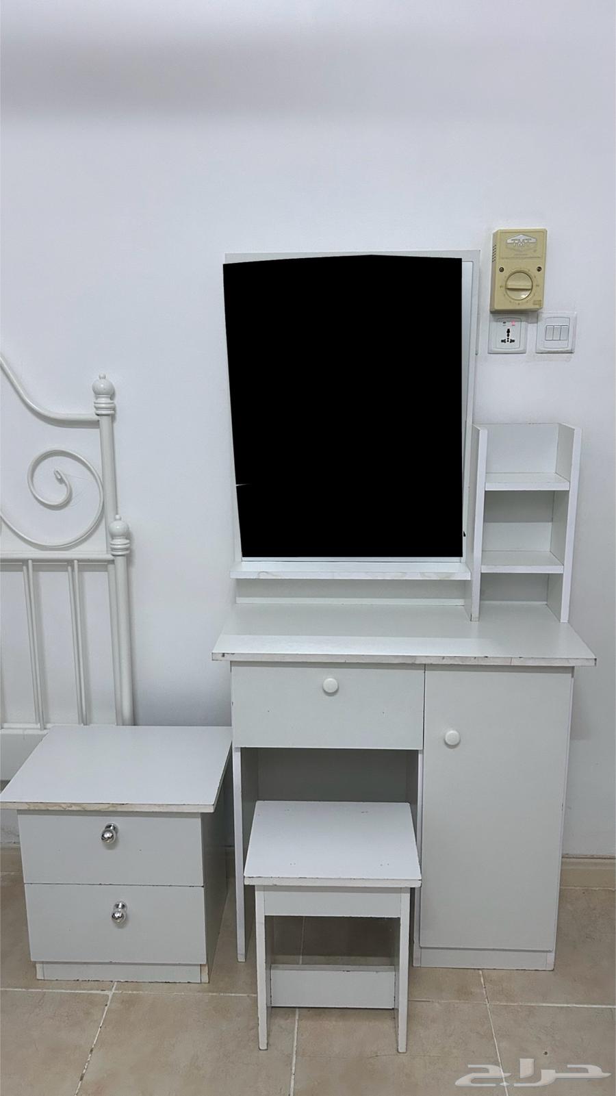 Bed, dresser, cabinet and bed frame64466165046914111