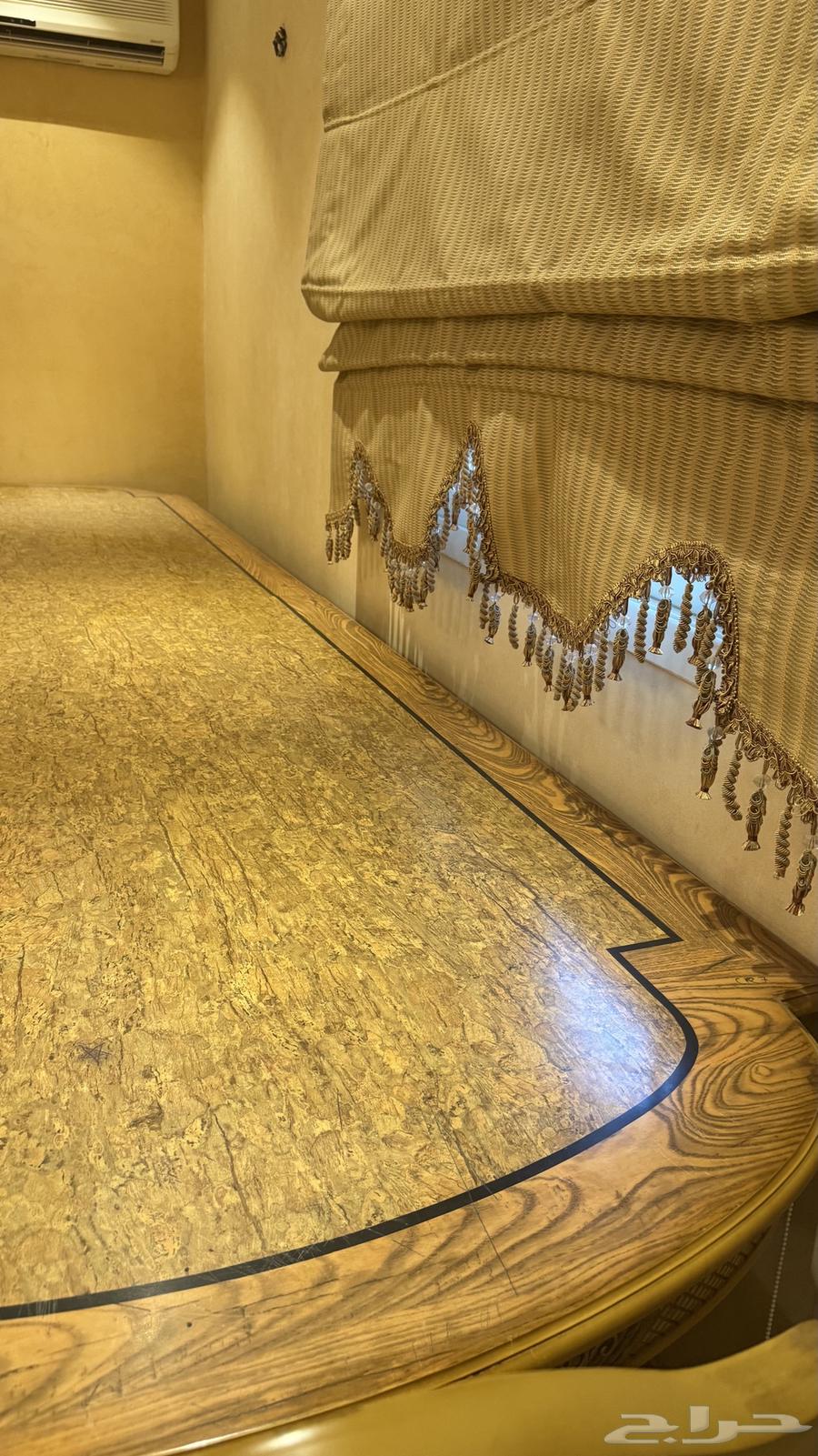 طاولة خشب فاخرة للبيع64467899456515110