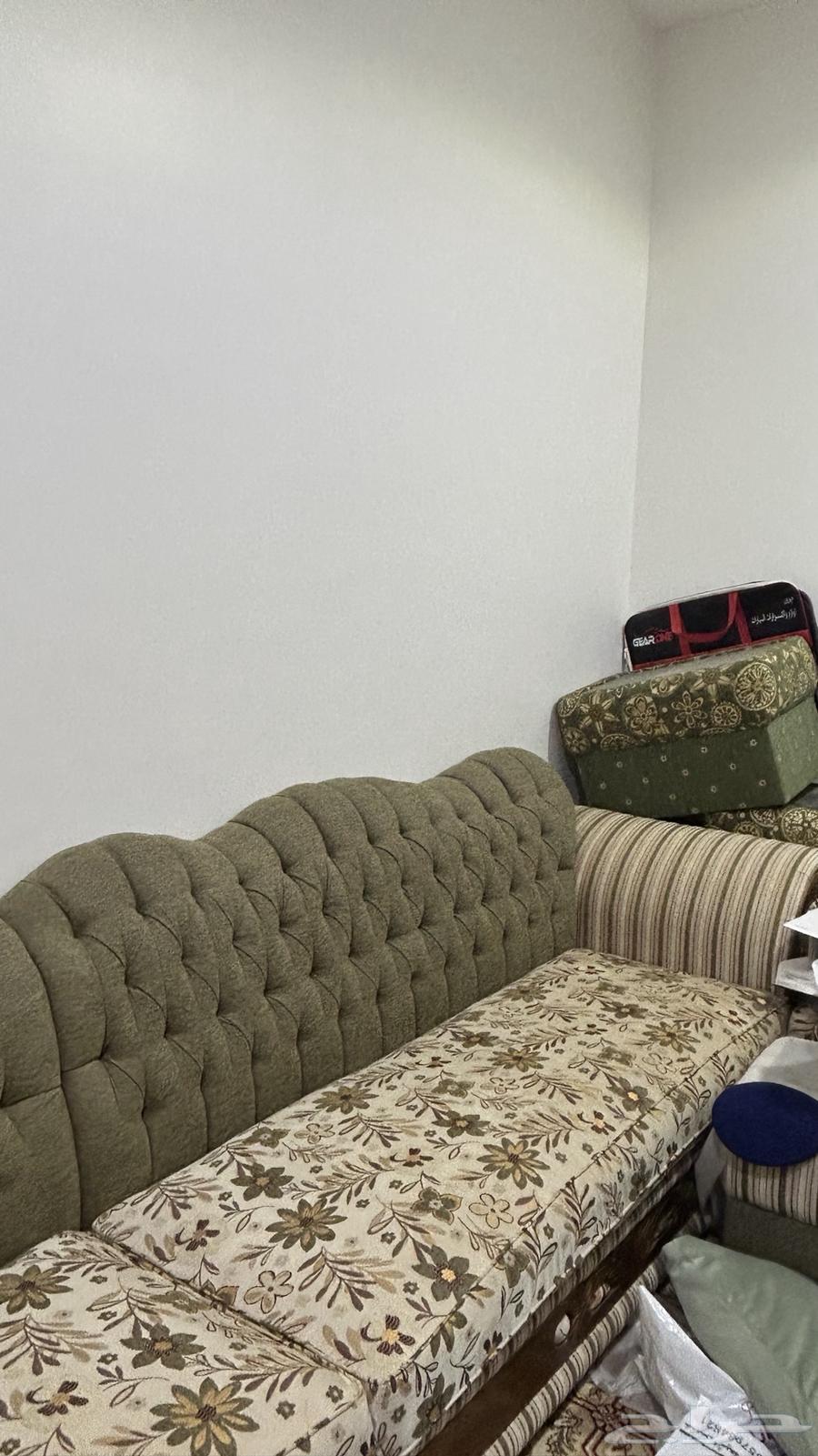 7-piece sofa and 5 Moroccan tables64468722302337113