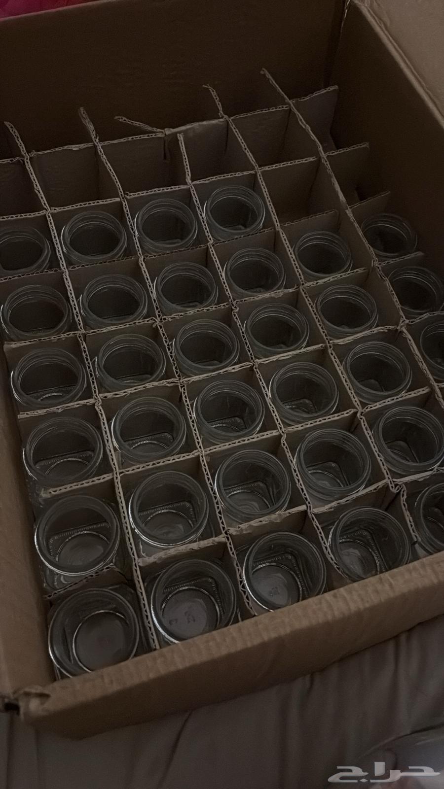 علب شفافة قزاز بغطاء ذهبي64465127925123111