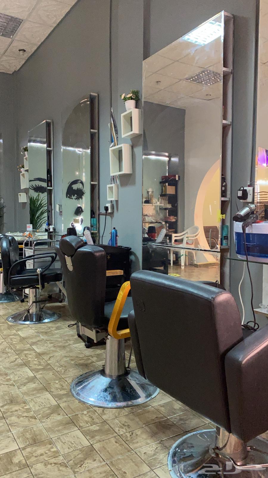 Five chairs with two pull-out drawers, contact via WhatsApp64470773013633110