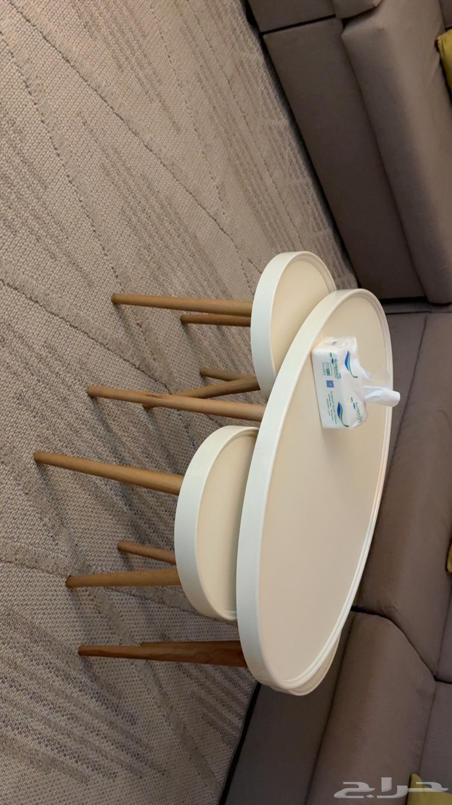 Selling a sofa set with a table set64470869809025114