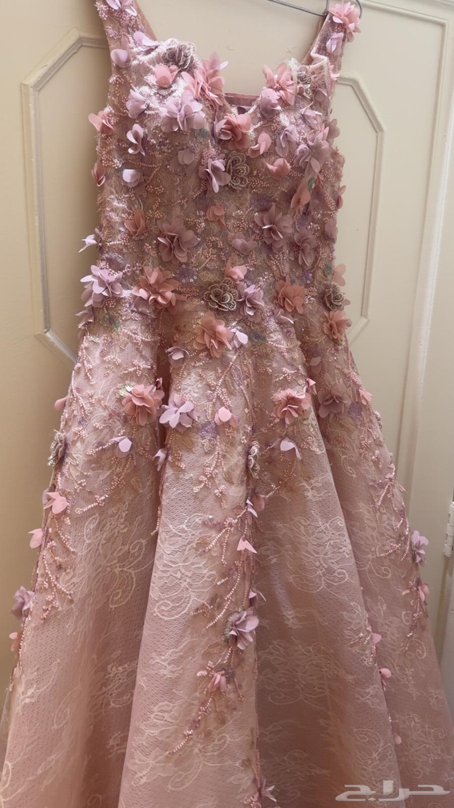 فساتين للبيع والله العظيم ملبوس لمره وحده وجديد64464789425155110