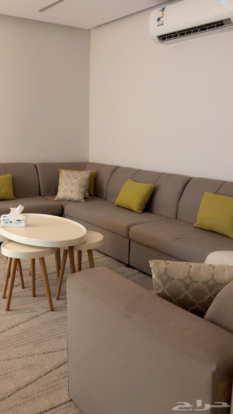 Selling a sofa set with a table set64470869809025110