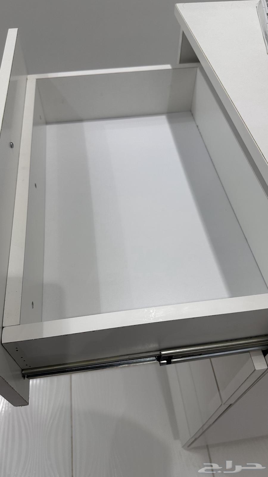 A side cabinet consisting of five drawers64465001436291113