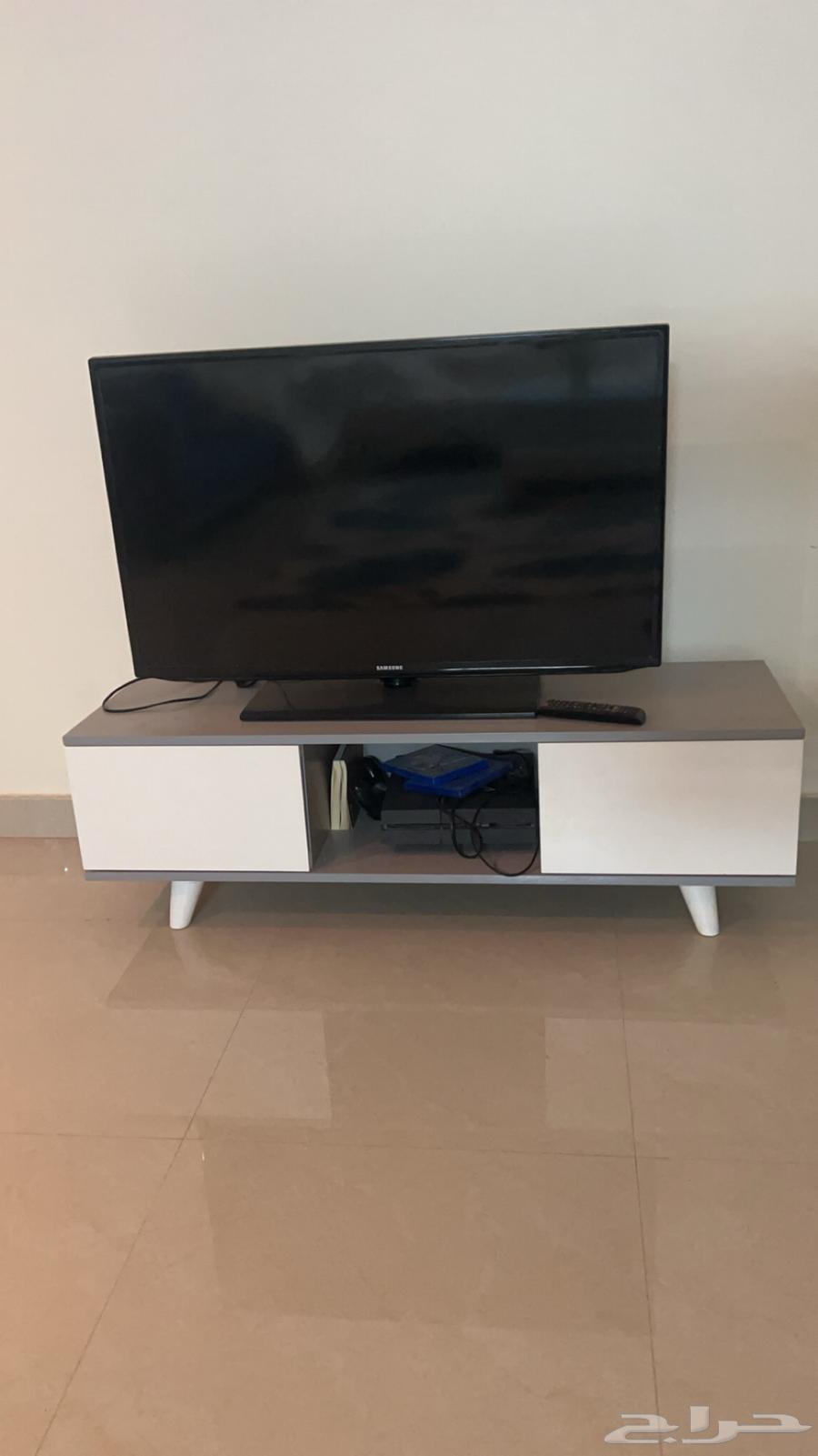 تلفزيون سامسونج وسرير ايكيا وطاوله وكنب64464437114499110