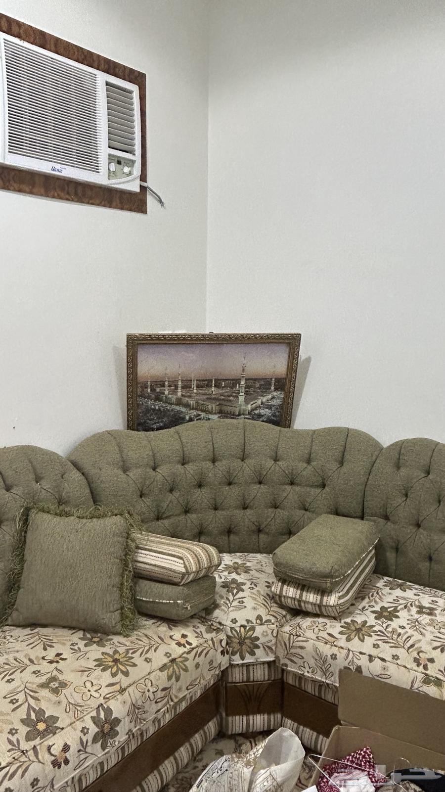 7-piece sofa and 5 Moroccan tables64468722302337112