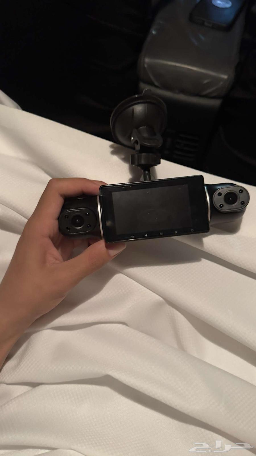 اربع كاميرات وحده اماميه ثنتين داخليه تقدر تحكم فيها وحدة64468920446209112