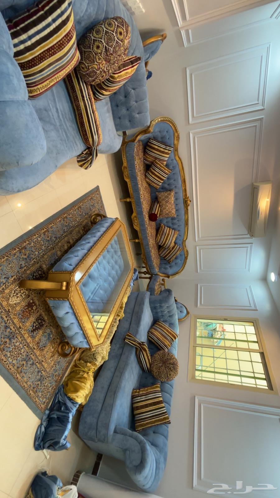 Sofa and curtain in good condition64469599337602112