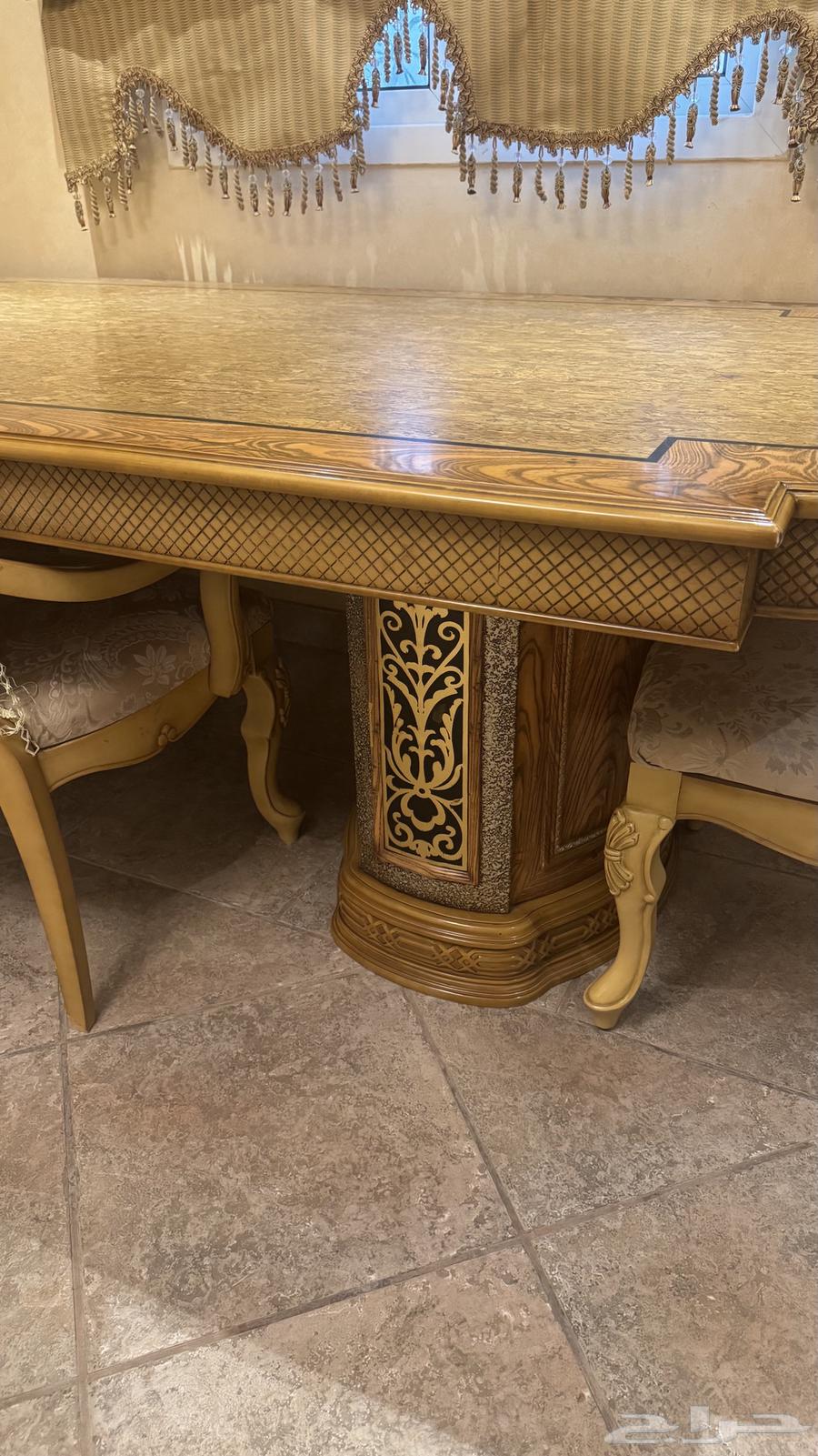 طاولة خشب فاخرة للبيع64467899456515111