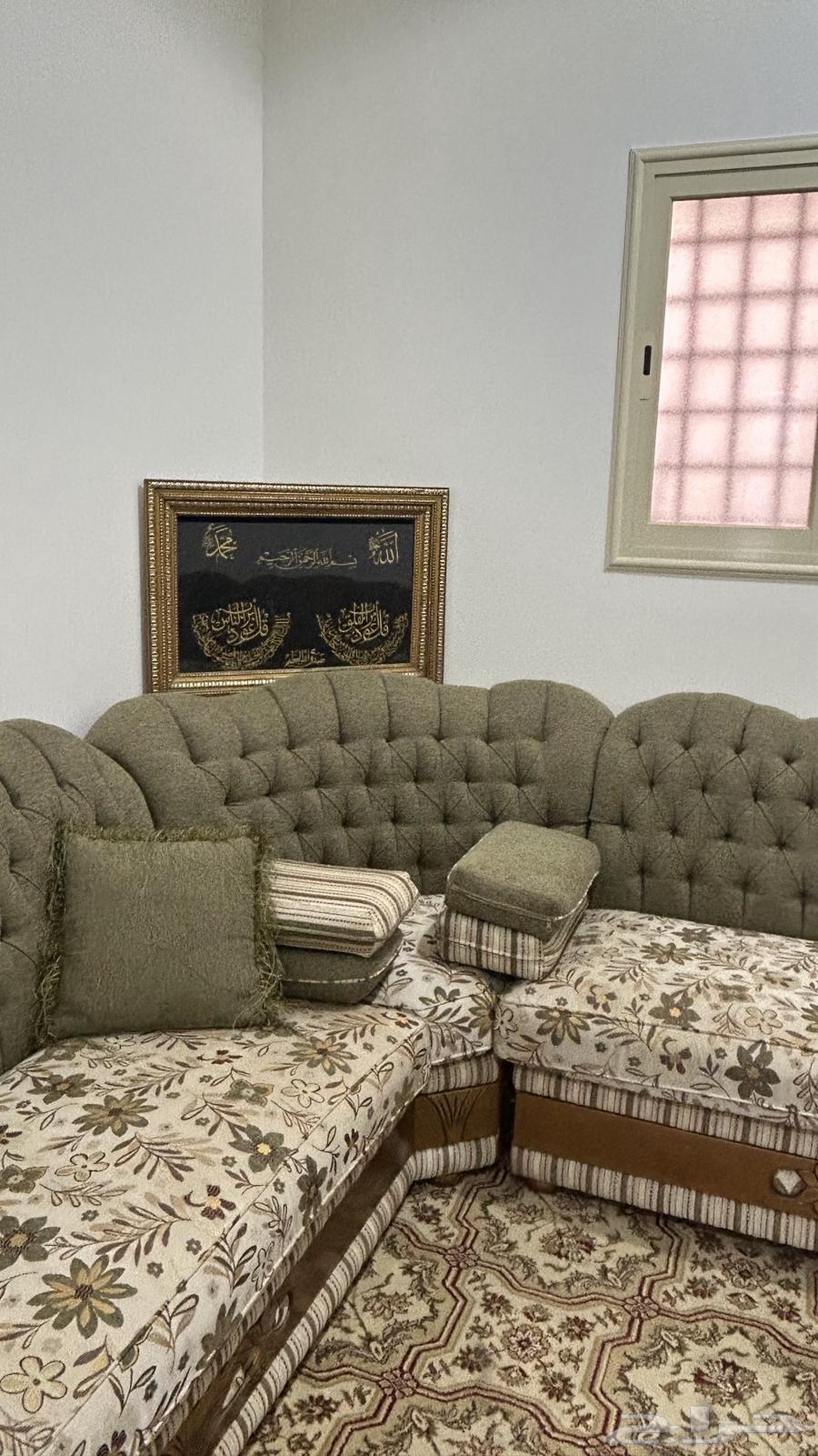 7-piece sofa and 5 Moroccan tables64468722302337111