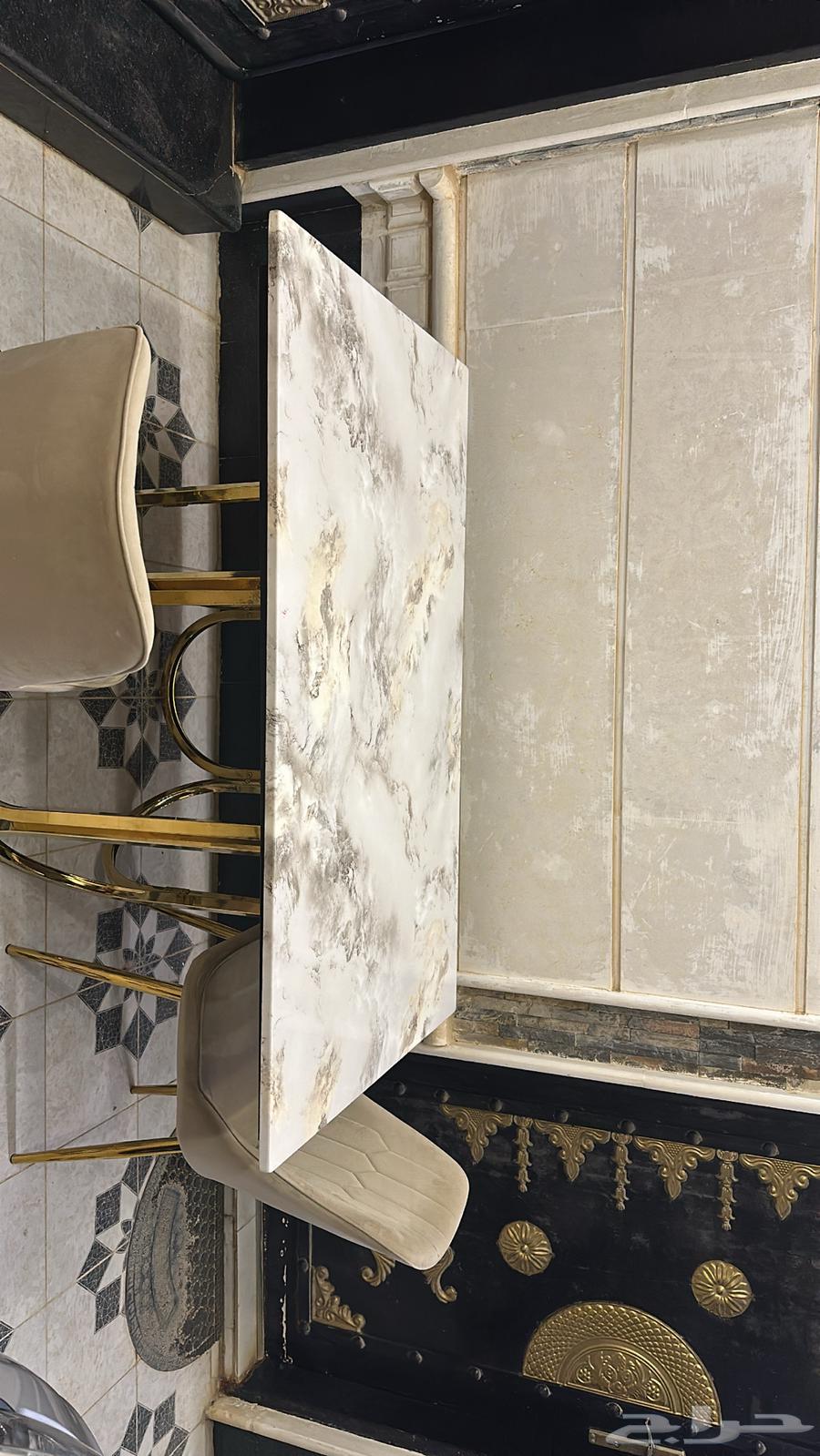 Marble table with four chairs64471540144513112