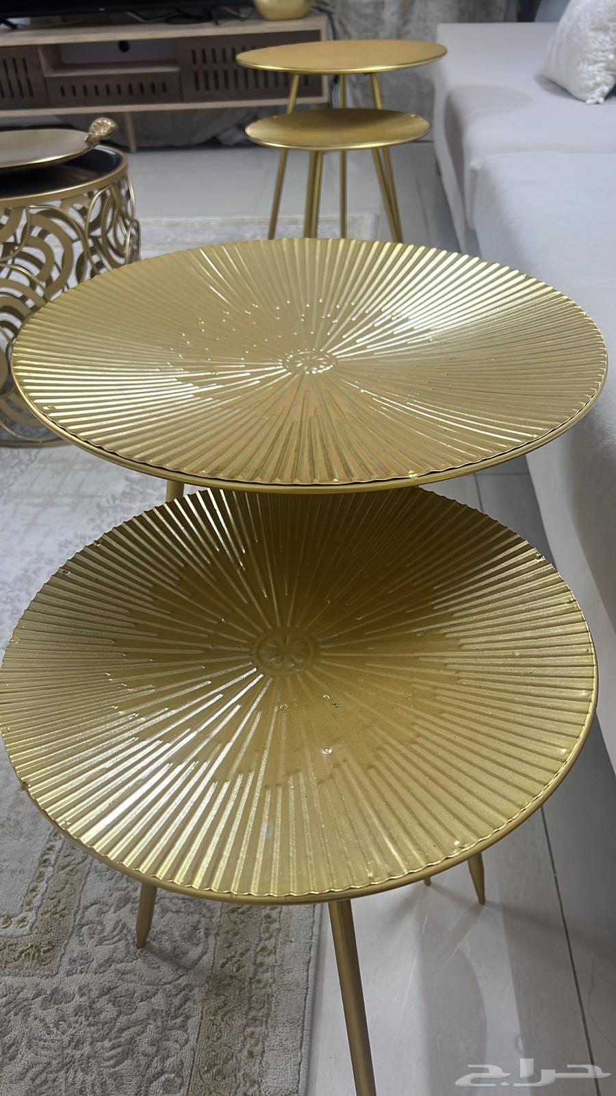 Coffee Tables and Serving Tables in Excellent Condition64465801024259111