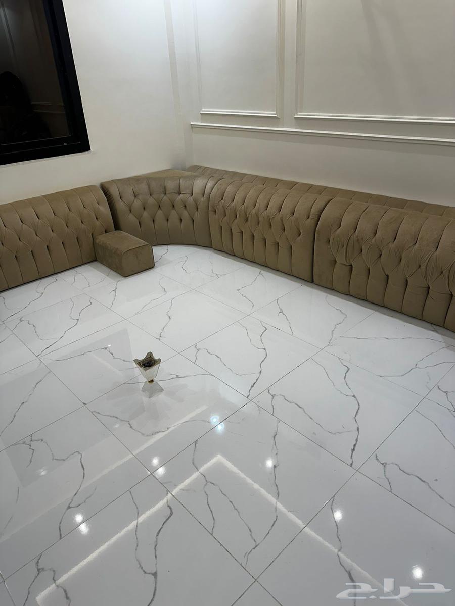 كنب 4 5 سبب البيع نقلت شقه جديد والكنب مايجي ع المجلس كبير64470731824387110