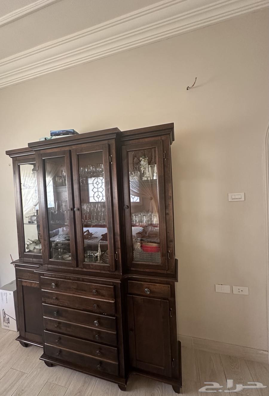 New buffet cabinet with little use64468982597507110