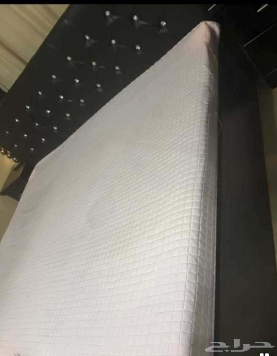 غرفة نوم بحالة ممتازة للبيع ب2000 ريال قابل للتفاوض64469071356931113