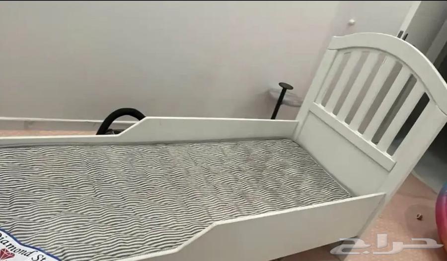 كرسي جونيور وسرير اطفال64468951801475111