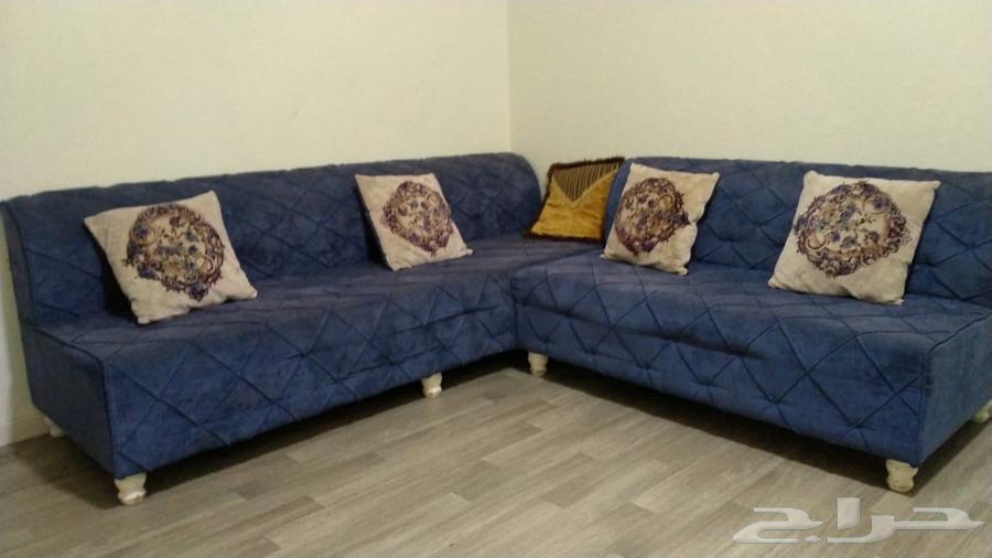 Corner set in very good condition, dining table with five chairs64471266068865112