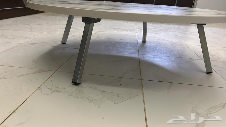 Floor table64468920436354112