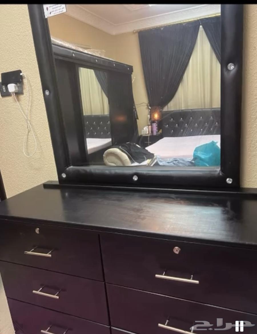 غرفة نوم بحالة ممتازة للبيع ب2000 ريال قابل للتفاوض64469071356931111