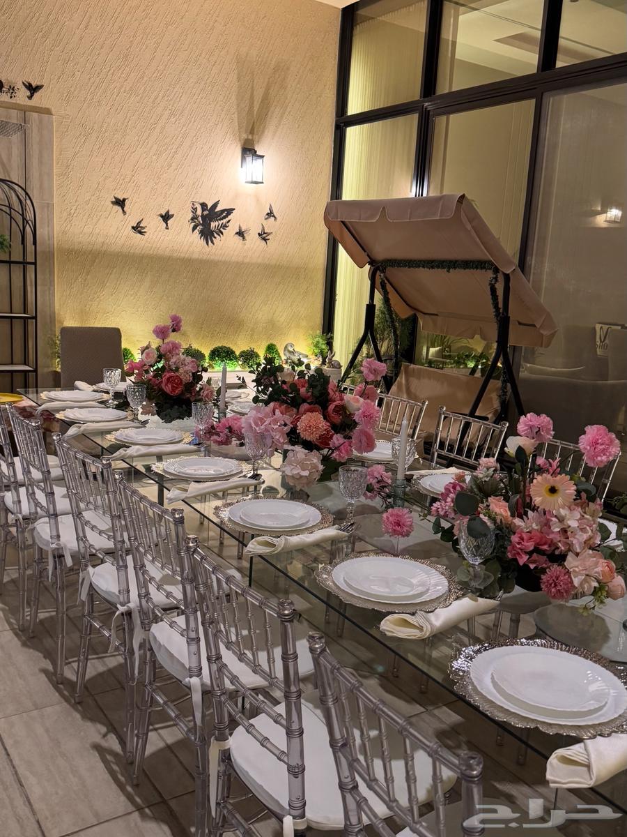 Dining package with tables64471498738819110