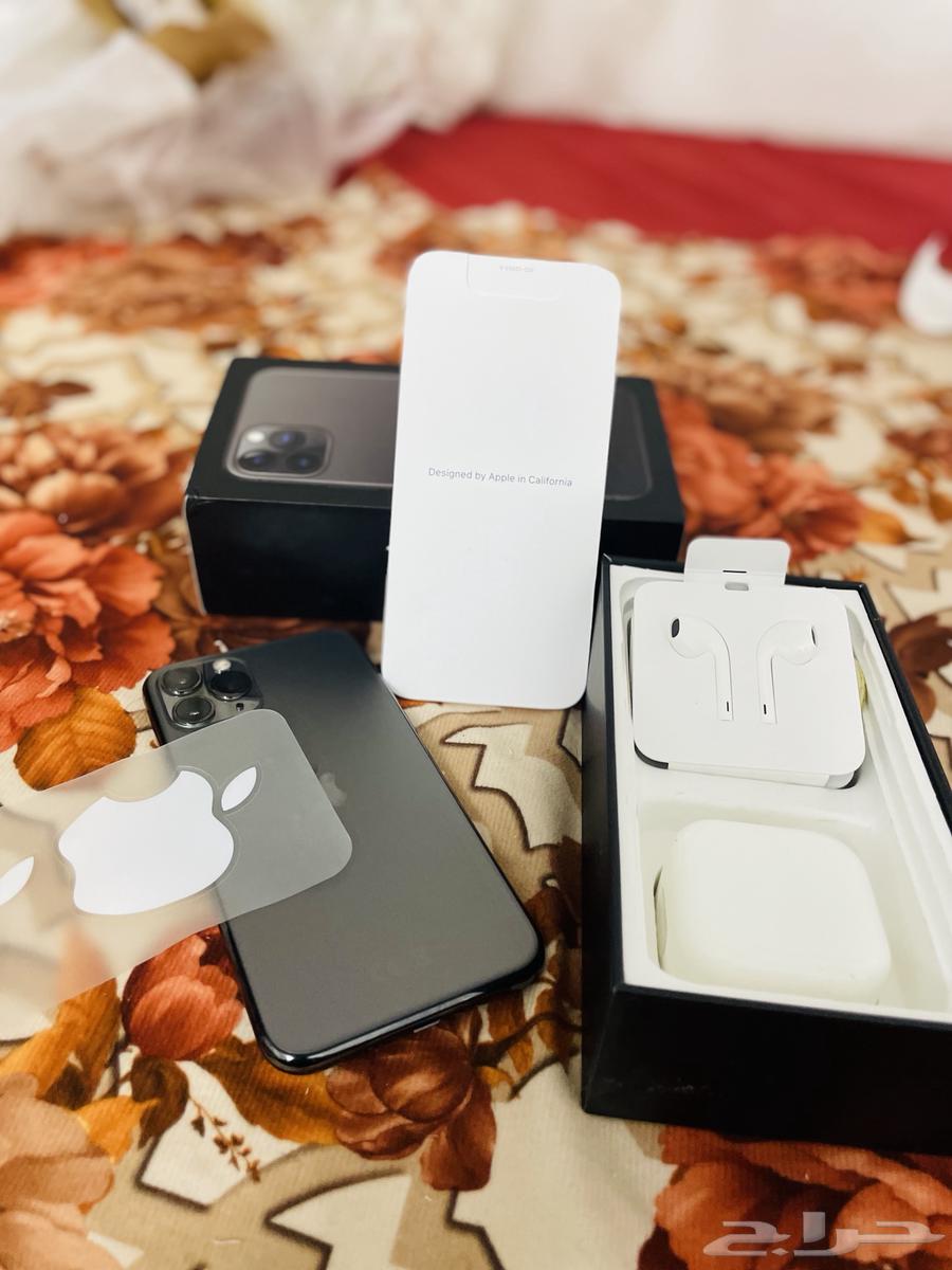 iPhone 11 Pro with all accessories64465339281667112