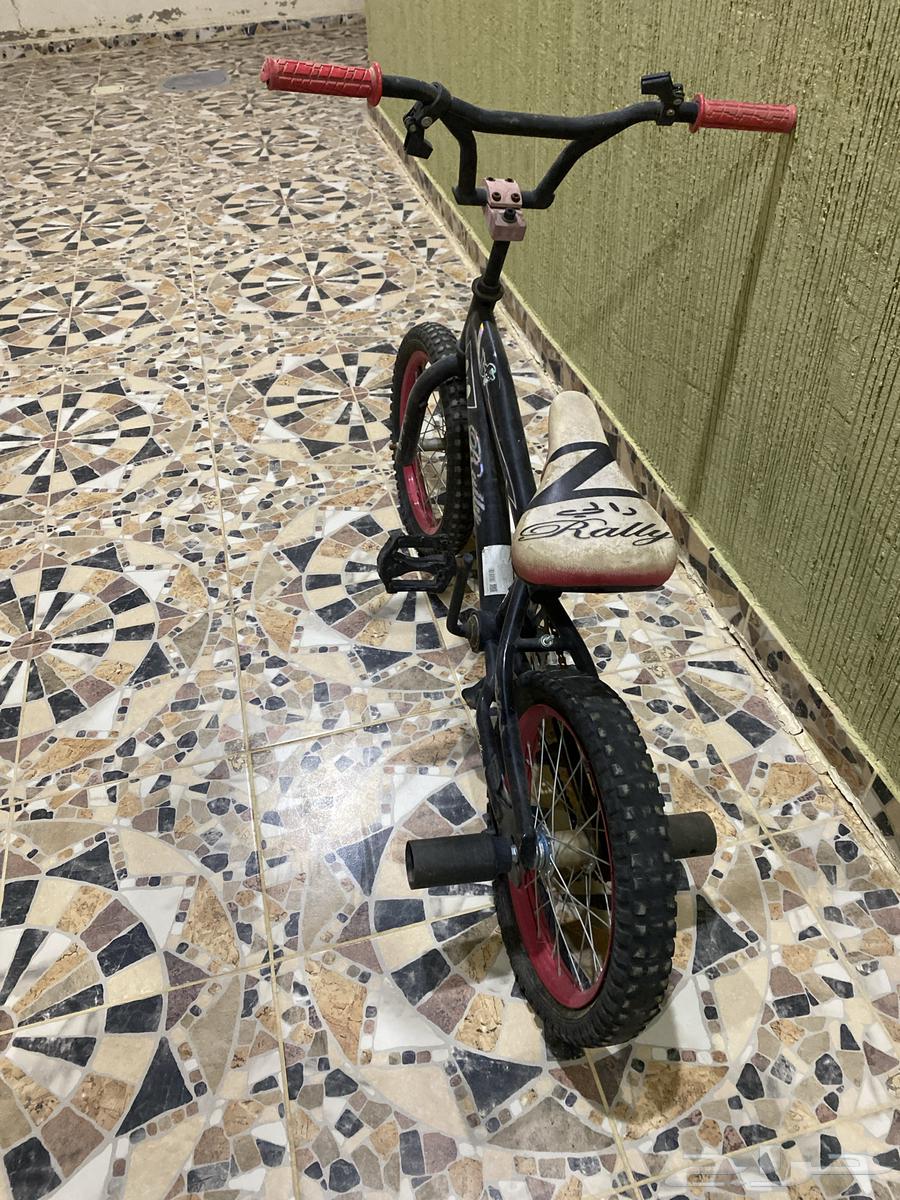 Red bicycle size 17 or 18, tires are deflated but just need inflation64470416133250112