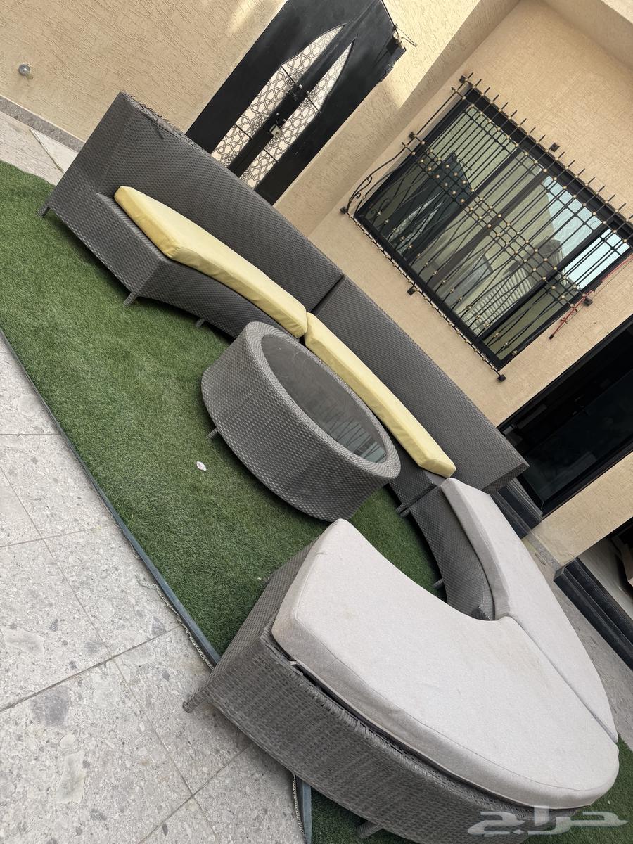 Circular seating from Sultan's Gardens64468650447874111