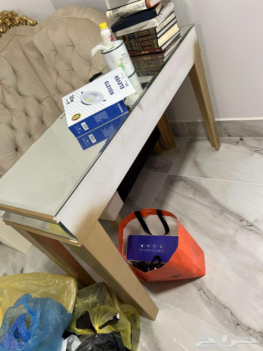 Dining table and mirror set for sale64468552752641110