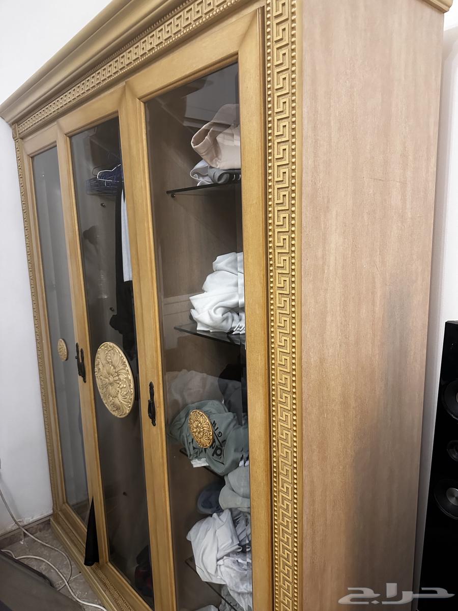 Bedroom furniture set with large mirror and its drawer closet64469417961347110