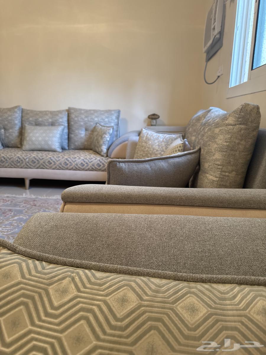 كنب للبيع جديد ونضيف مع طاولات وفرشه64468920505218111