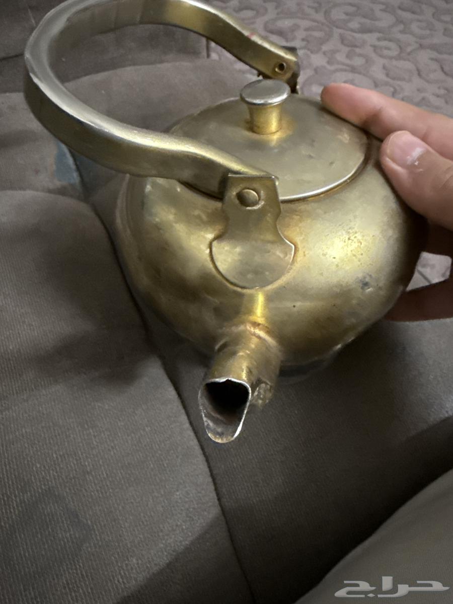 بريق شاهي ذهبي سيفين و نخله64465702849410112