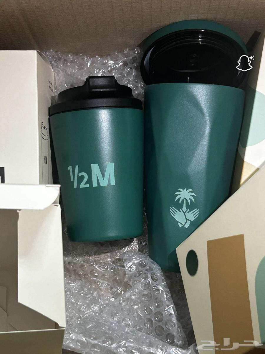 The new Half Million Burger, Al-Fazaa Burger, available in large quantities, cold and hot64470429840771111